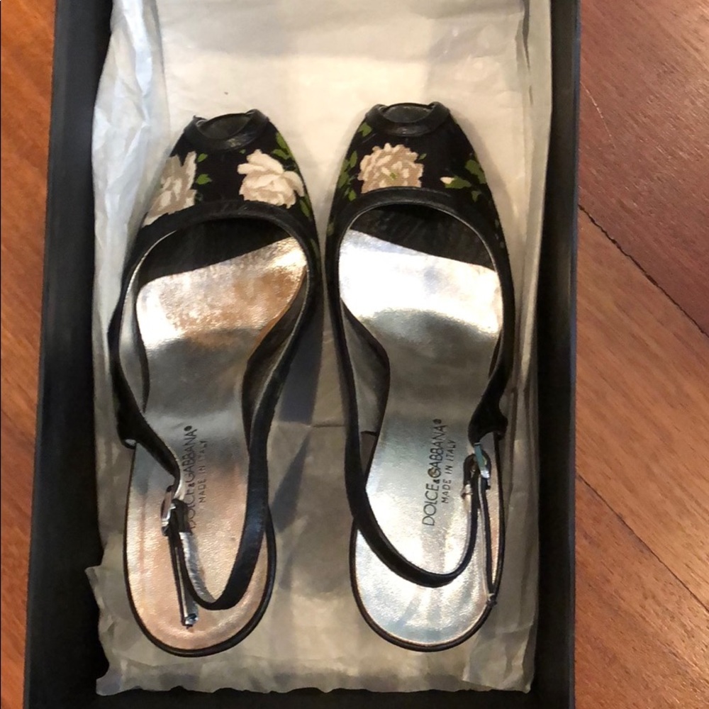 Gorgeous floral D&G peep-toe pumps 36